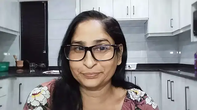 Indiankushy live cam on StripChat