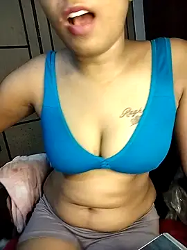 Tamil_Kavitha live cam on StripChat