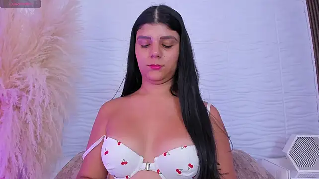 Model: PauliinaBelle_