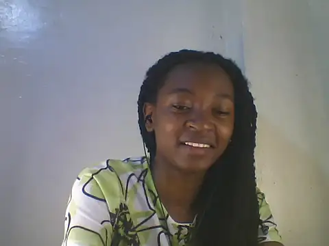 cutebrownny live cam on StripChat