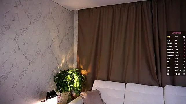 SuzieSpankwood live cam on StripChat