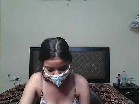 luvshanaya live cam on StripChat