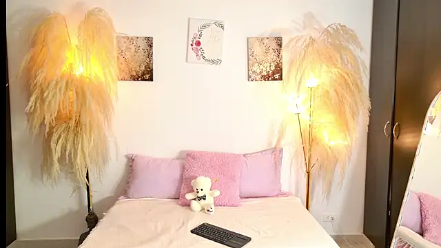 SarahCinnamon- live cam on StripChat