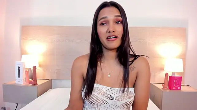 isabellathomass live cam on StripChat