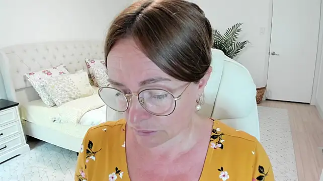 Vika73 live cam on StripChat