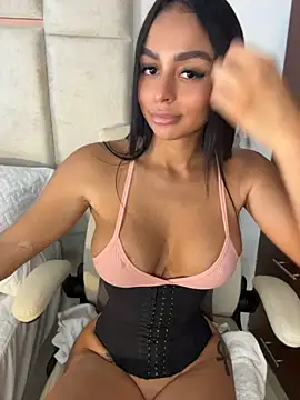 Webcam Model(Alissssonferl_) is live