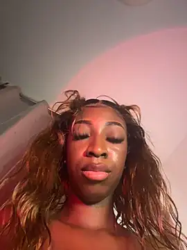 Nina_Velveta webcam
