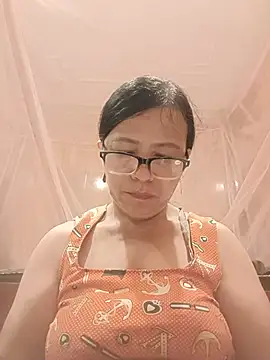 Chilly-wet live cam on StripChat