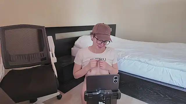 RufMichJetztAn 😷 live nude stream
