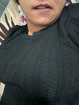 Loviiie live cam on StripChat