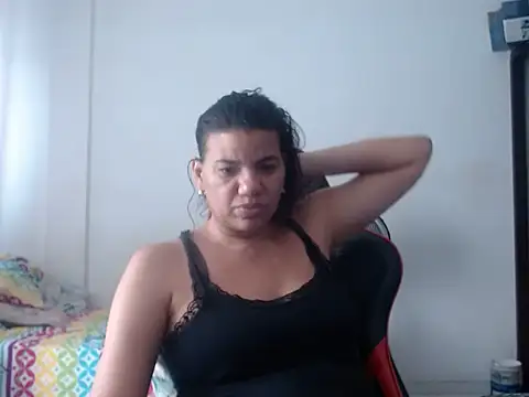 Adriana_0312 live cam on StripChat
