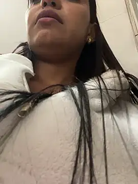 Sara-77 live sex cam