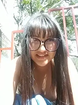 Emily-7 live cam on StripChat