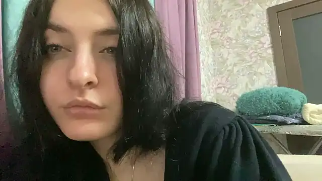 LucyOldershaw live cam on StripChat