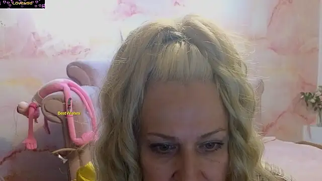 Penelope_Pinky live cam on StripChat