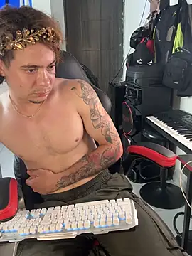 AngelLatinBoy live cam on StripChat