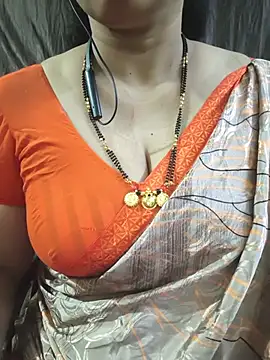 bhuvana_555 live cam on StripChat