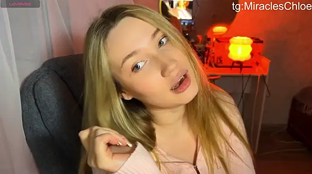ChloeMillerMeow live cam on StripChat