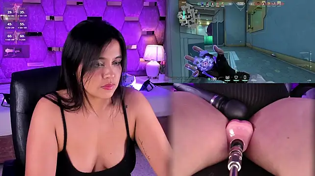 LuciaReid live cam on StripChat