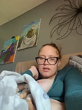 Slut_ShadeOf_Redd live cam on StripChat
