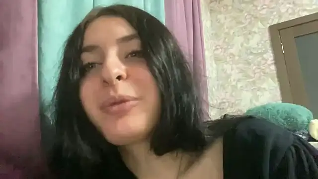 LucyOldershaw live cam on StripChat
