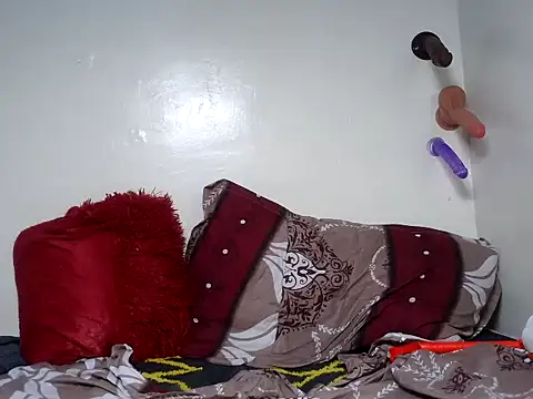 Golden_Vixen live cam on StripChat