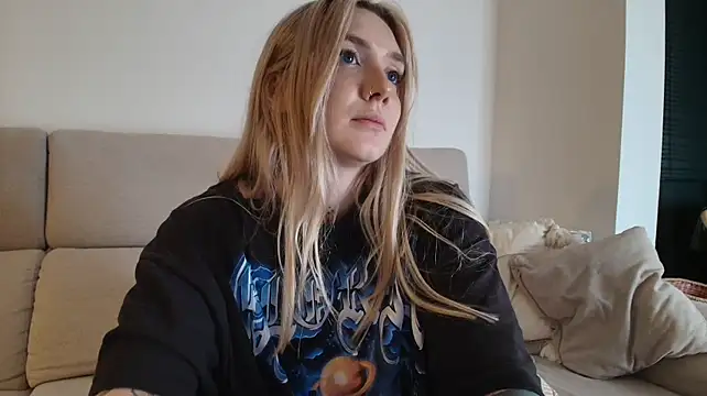 tattoobbgirl live cam on StripChat