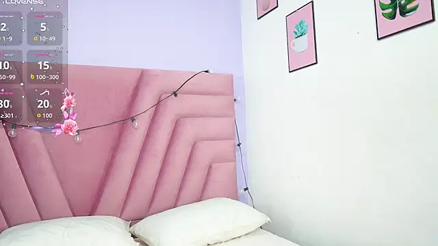 MySugarmoomy live cam on StripChat