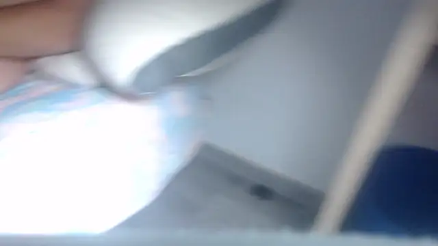 SissyEllaSlut23 live cam on StripChat