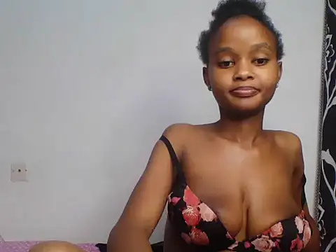 squirty-doll254 live cam on StripChat