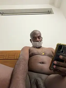 strongguyindia live cam on StripChat