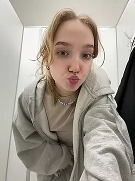 bambi_lu Live Webcam on Stripchat
