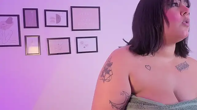 Pamela_tomas live cam on StripChat