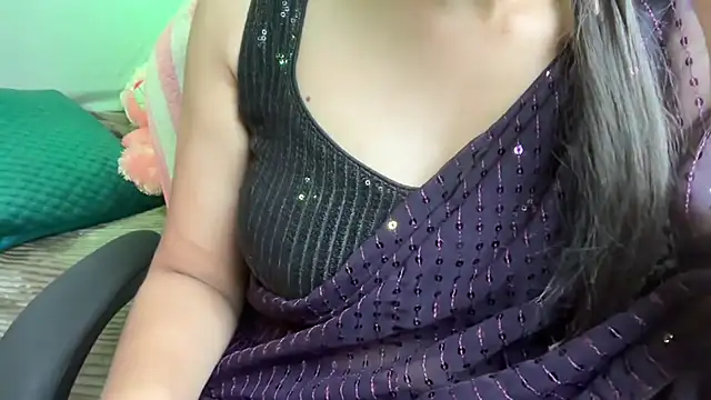 QueenAngelena live cam on StripChat