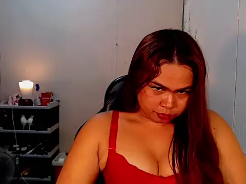 i_hug_you live cam on StripChat