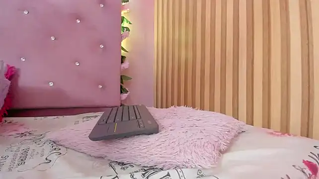 lovely__kiss__ live cam on StripChat
