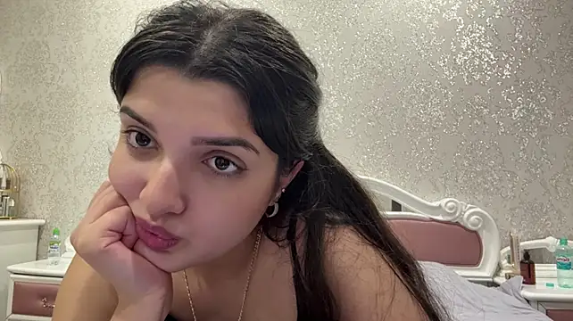 IzzabelSun live cam on StripChat