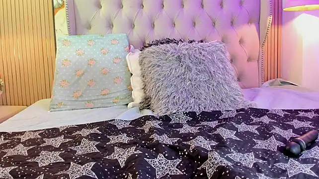 selenaflamemj live cam on StripChat