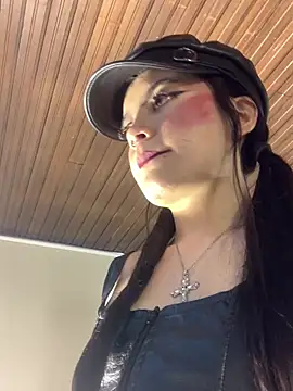 Saphira_Pink live cam on StripChat