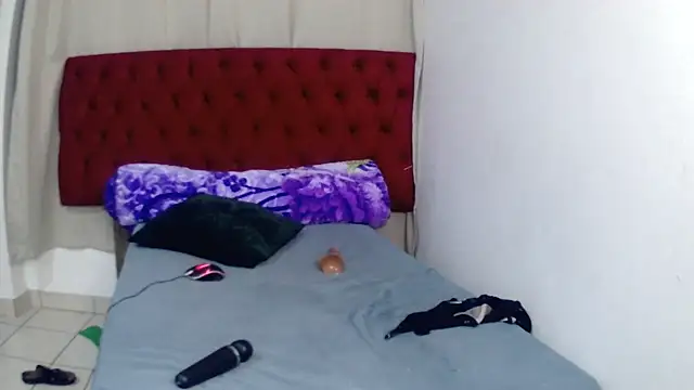 AfricanCurves22 live cam on StripChat
