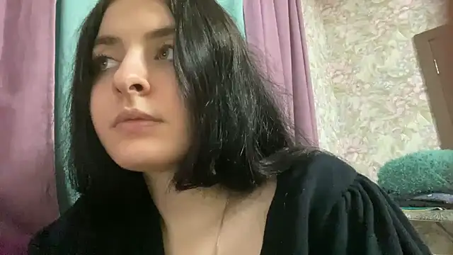 LucyOldershaw live cam on StripChat