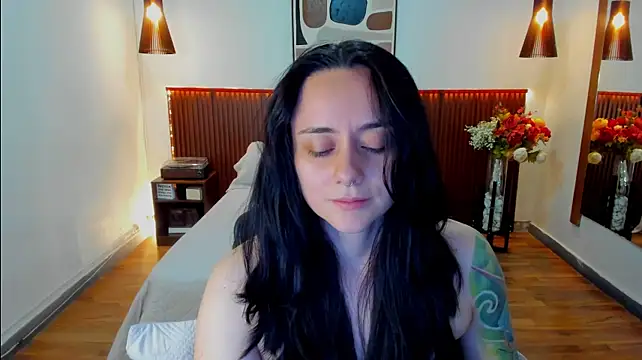 KatherineBond live cam on StripChat