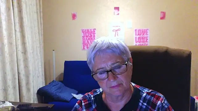 Sandra_Snowflake live cam on StripChat