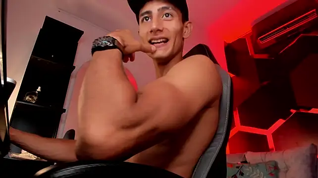 MaxiimoRomano_ live cam on StripChat