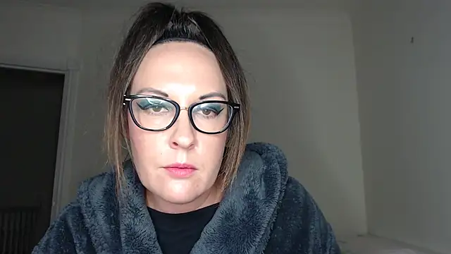 Humiliatrixxxx live cam on StripChat