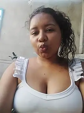 Ninibella live cam on StripChat