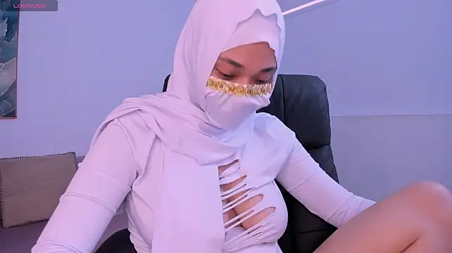 LittleNoor live cam on StripChat