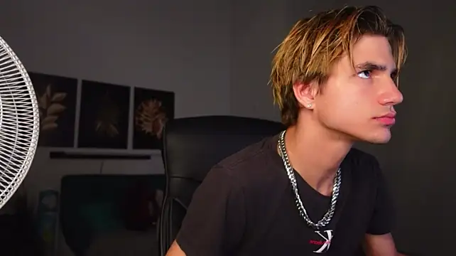 denis_wu (M twink) - IM JUST STARTING SHOW LOVE!!!!!:))))