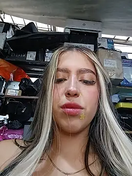 eva-2023 live cam on StripChat