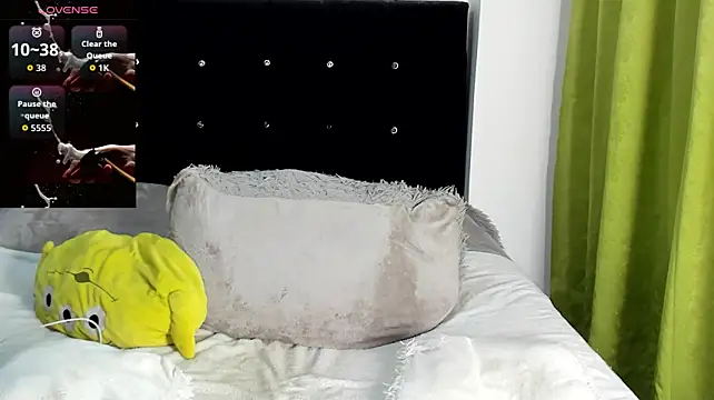 Samuelholt live cam on StripChat